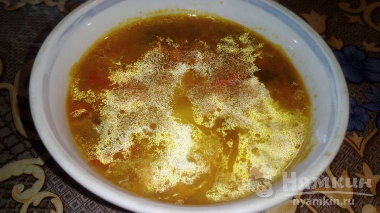 Суп с колбасой и  солеными огурцами