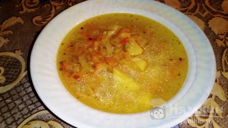 Простой суп с квашеной капустой и болгарским перцем