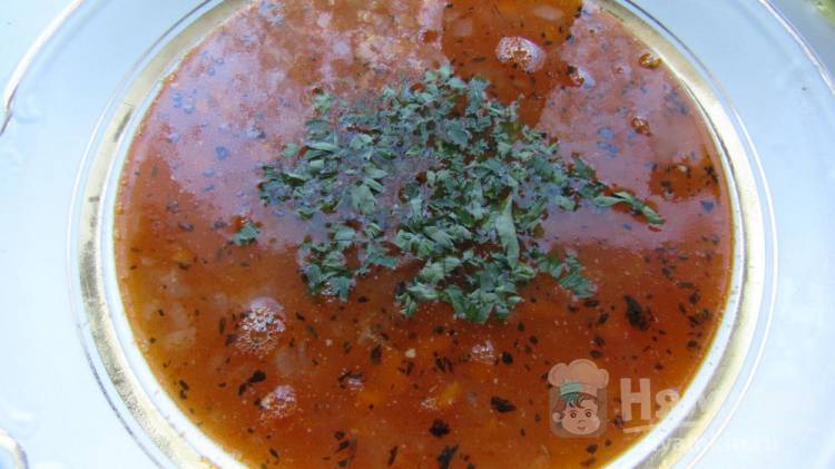 Мерджимек чорбасы или суп из красной чечевицы на сковороде