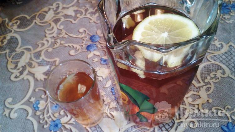 Напиток из земляники, яблок, имбиря и лимона