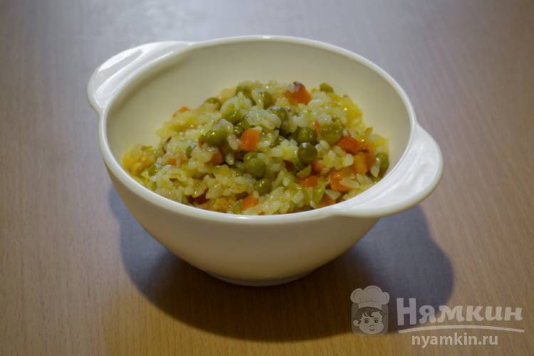 Рис с овощами и зеленым горошком