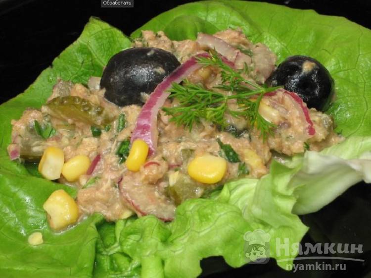 Салат с тунцом консервированным и кукурузой