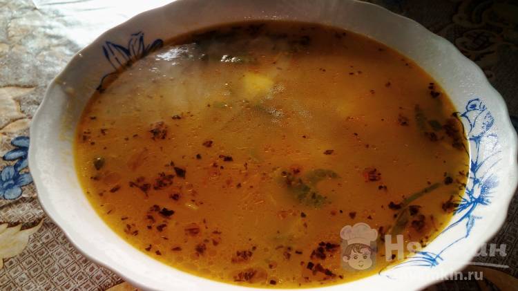 Суп на курином бульоне с пекинской капустой и зеленым горошком