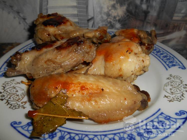 Жареные куриные крылышки в медовом соусе