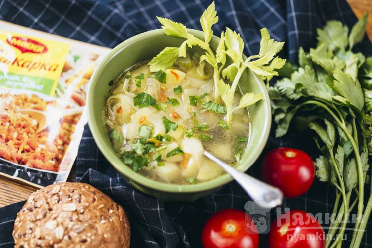 Картофель суп с луком-пореем и приправой Магги