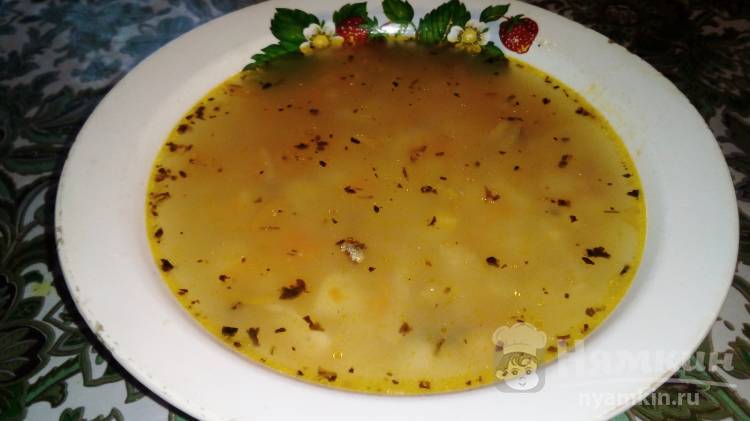 Суп с пшеном, скумбрией и базиликом