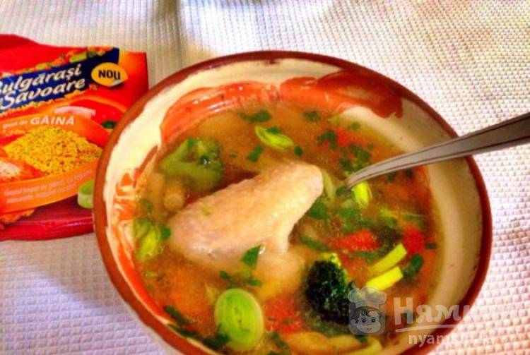 Куриный суп с брокколи и консервированной фасолью