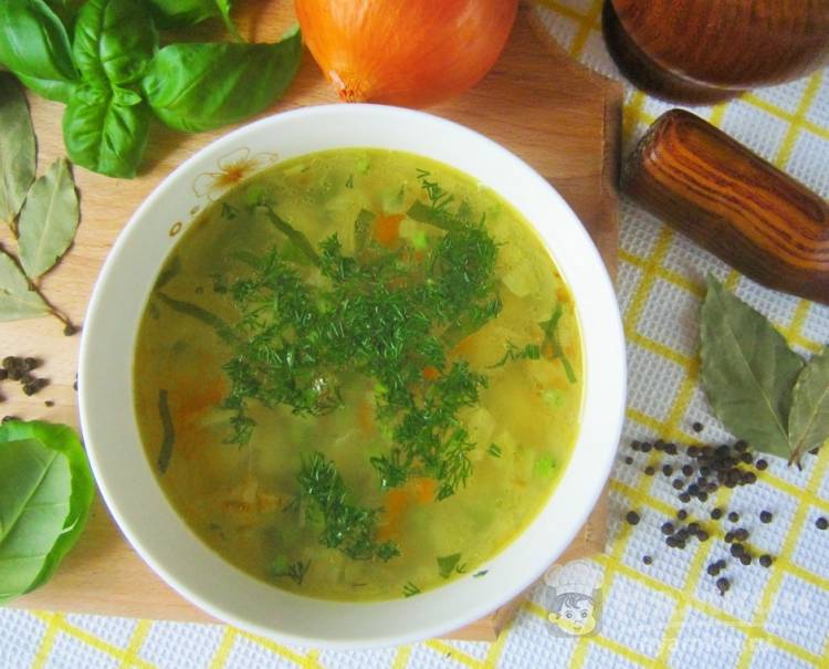 Постный суп с картофелем и зеленым горошком