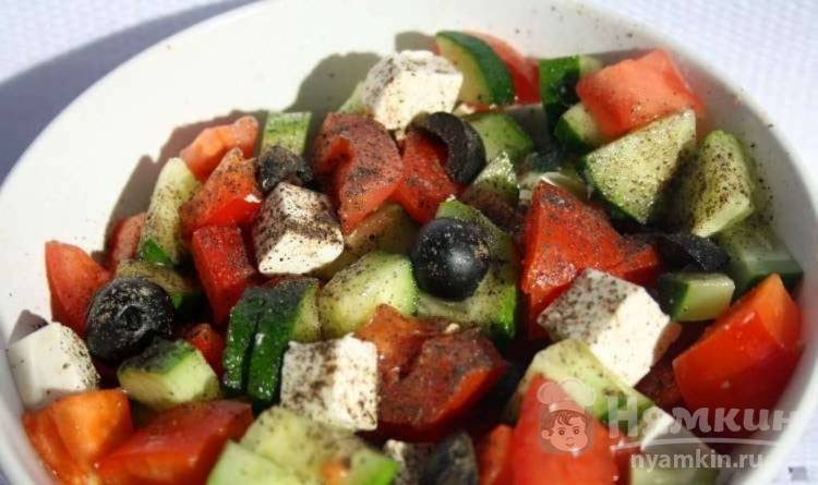 Яркий греческий салат
