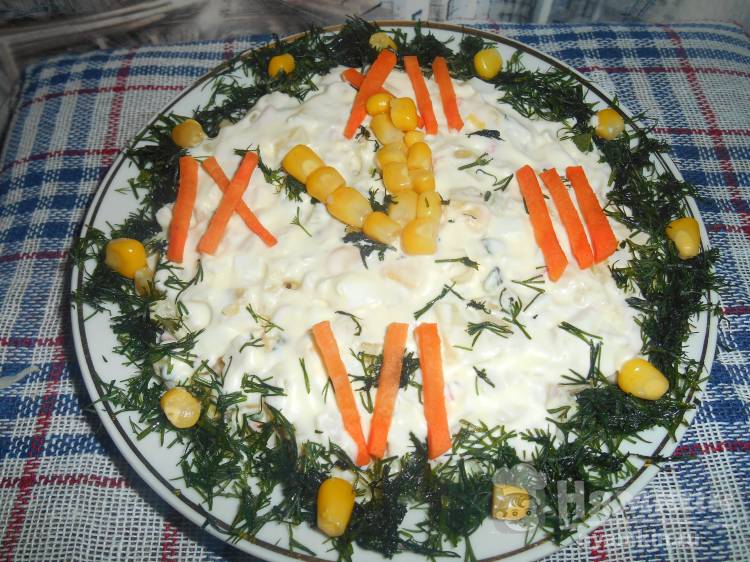 Новогодний салат с крабовыми палочками
