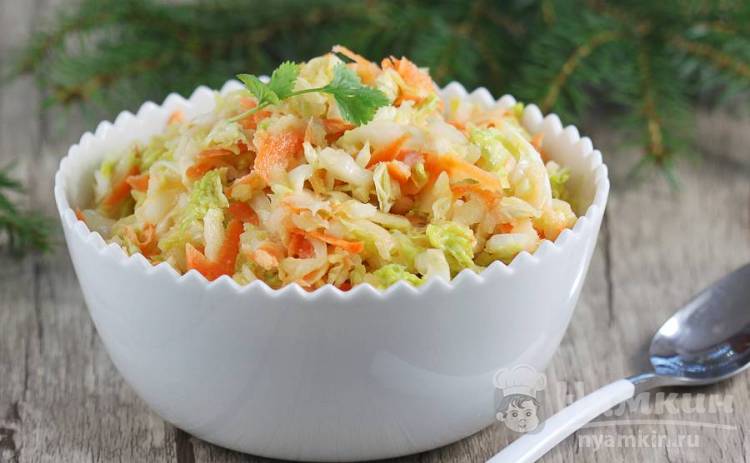 Свежий салат из пекинской капусты и моркови
