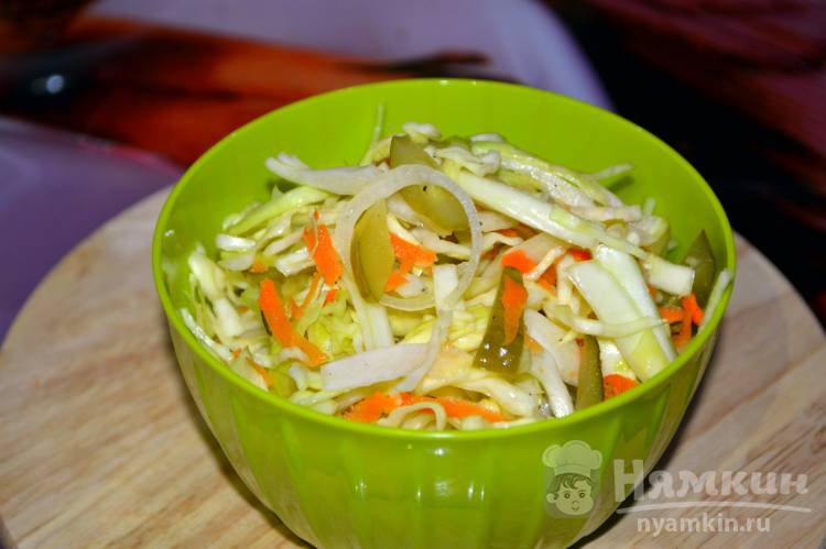 Ингредиенты для «Салат из капусты с копченой колбасой»: