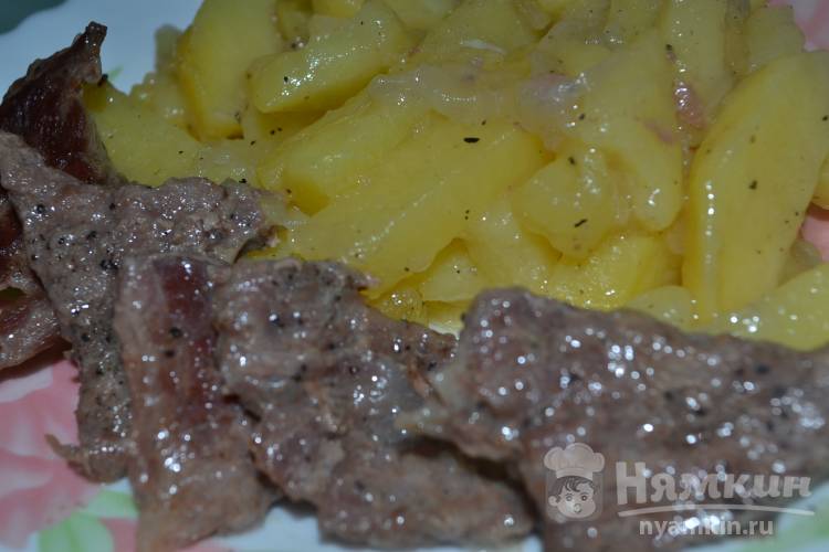 Жареная картошка с мясом на сковороде - 8 ЛОЖЕК