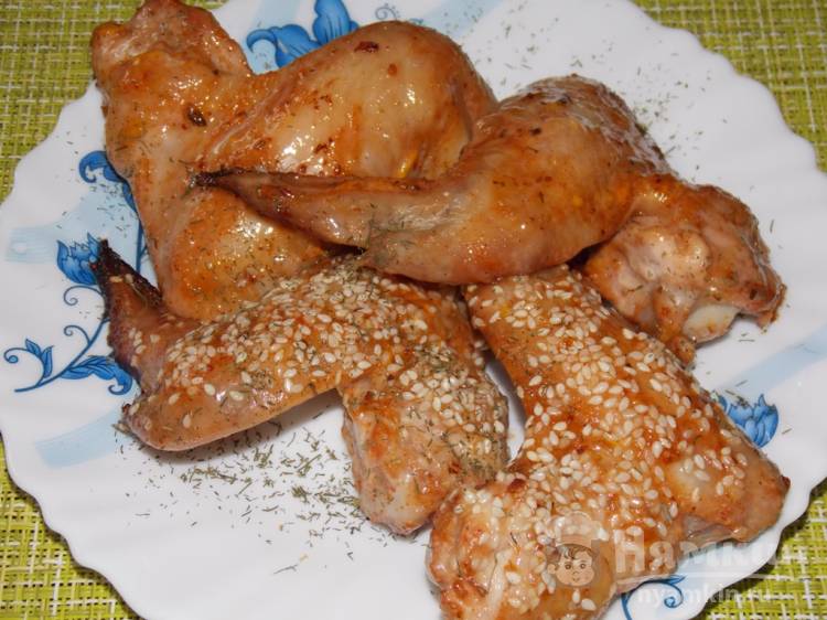 Куриные крылышки в соусе в духовке