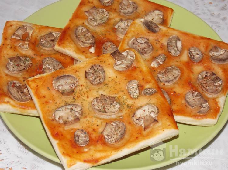 Слоеные квадратики с грибами в духовке