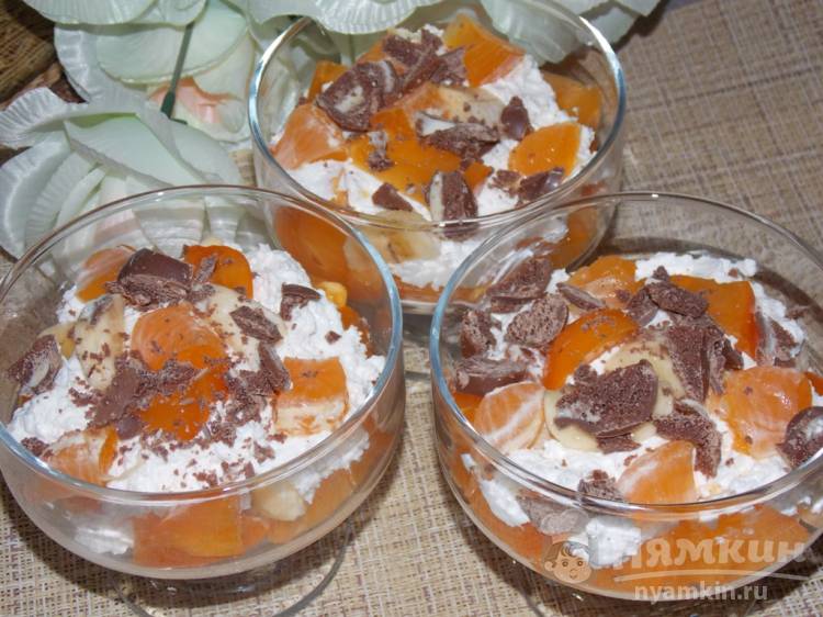 Творожный десерт с фруктами и шоколадом