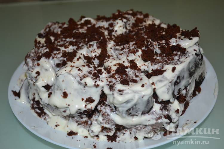 Шоколадный торт с кремом из взбитых сливок