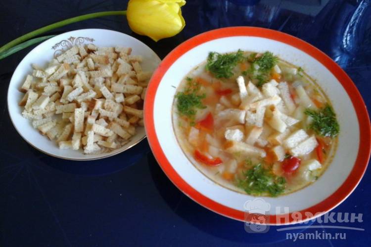 Диетический суп из овощей с гренками