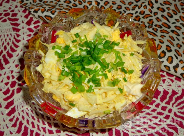 Капустный салат с яйцами