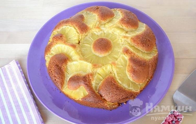 Пирог с консервированными ананасами