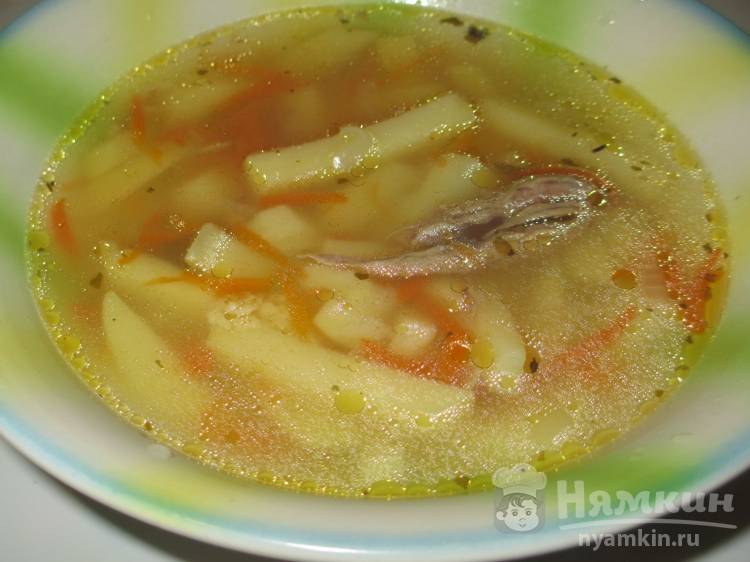 Простой картофельный суп с говядиной на косточке в казане