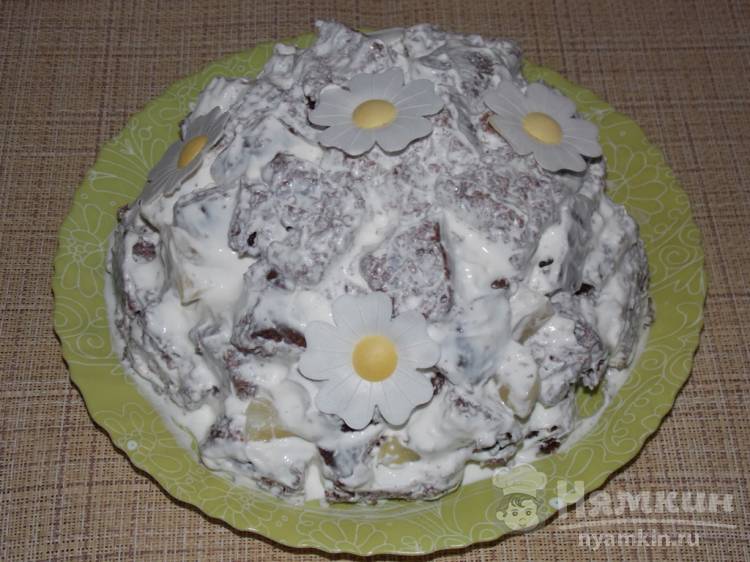 Торт шоколадный с ананасами и сметанным кремом