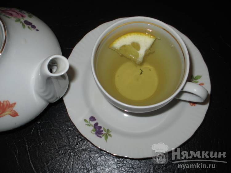 Чай из сушеной мяты с кусочками лимона