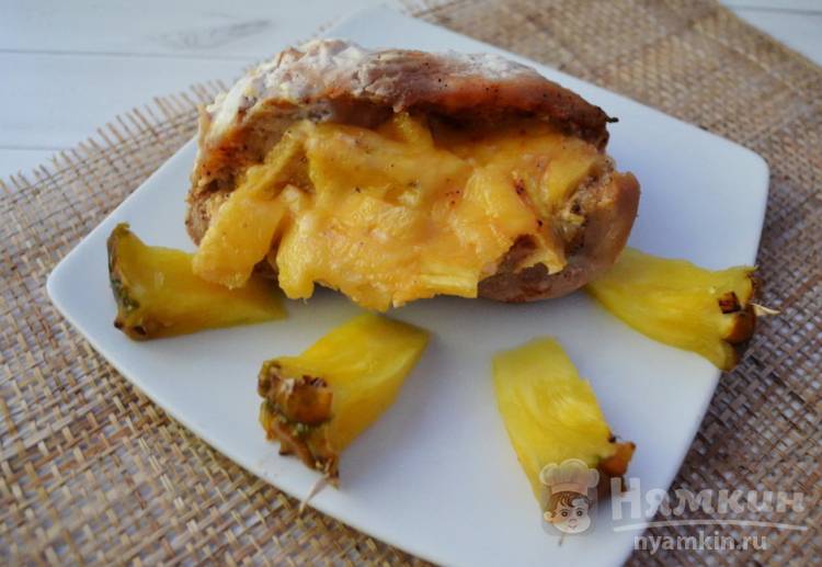 Куриное филе с ананасами и сыром