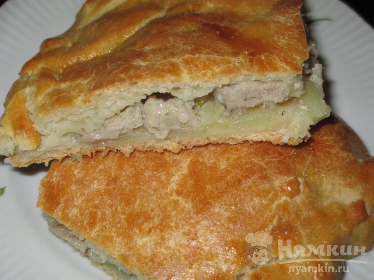 Пирог со свиным фаршем и картофелем из дрожжевого теста 
