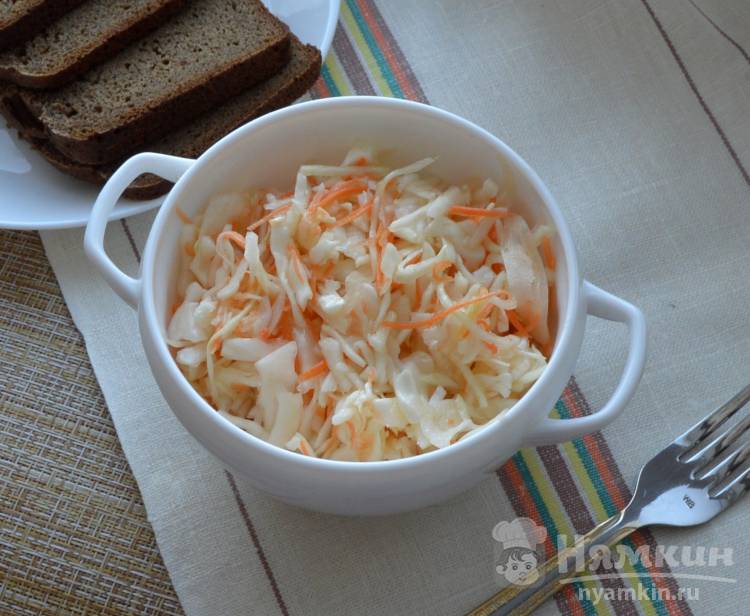 Витаминный салат с капустой и морковью