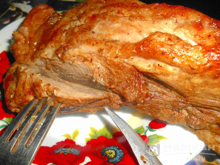 Запекаем вкусную свинину в духовке, в термостойком рукаве – просто и быстро