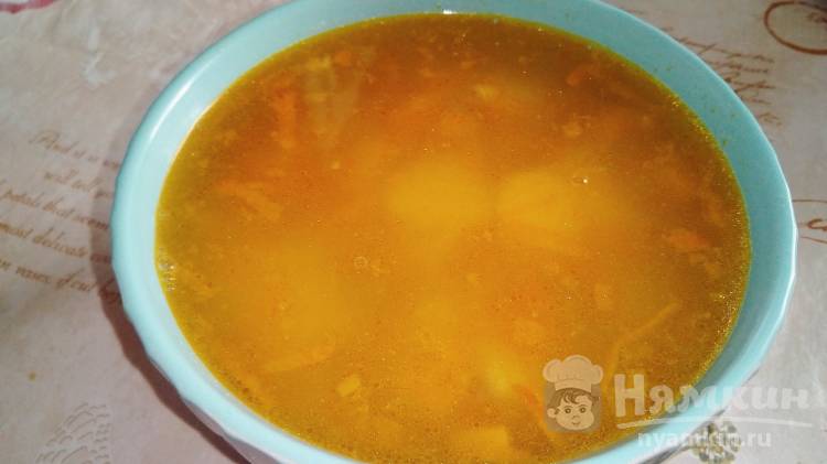 Гороховый суп с овощами и копчеными сосисками