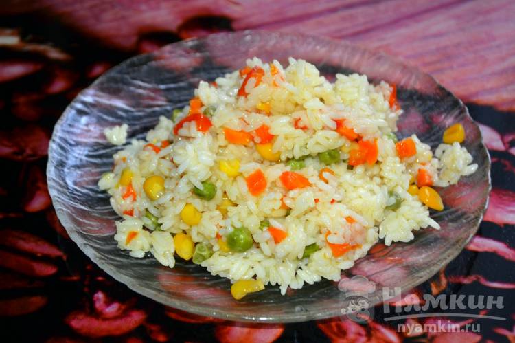 Рис с овощами на сковороде 