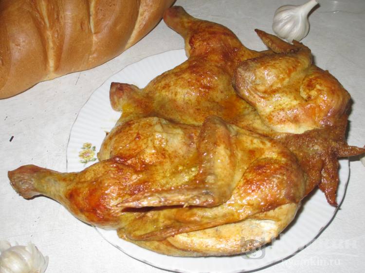 Тушка курицы с чесноком в духовке