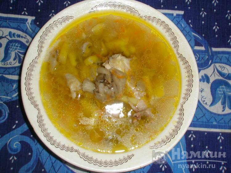 Куриный суп с вешенками