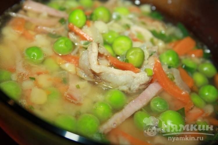 Суп с двумя видами гороха и свиной корейкой