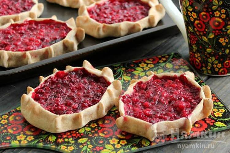 Карельские открытые пирожки с ягодной начинкой