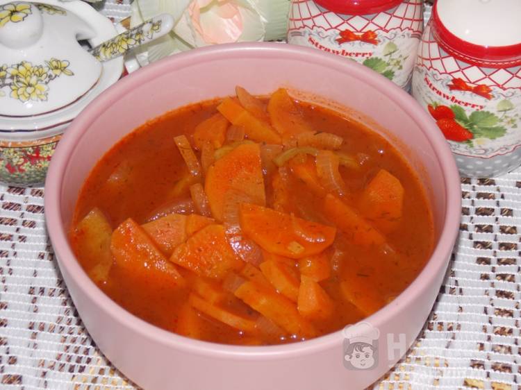 Морковь тушеная в томатном соусе