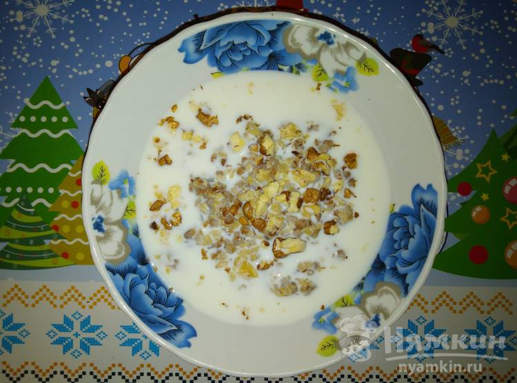 Гречнево-пшеная каша с молоком и грецким орехом