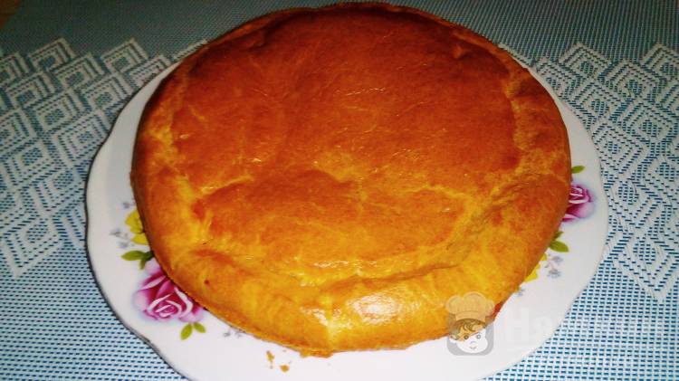 Сытный пирог с мясом, помидором и сыром