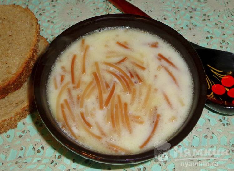 Молочный суп с жареной вермишелью