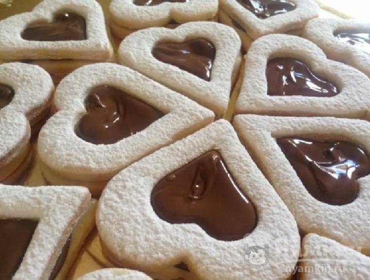 Печенье в виде сердечек ко Дню святого Валентина