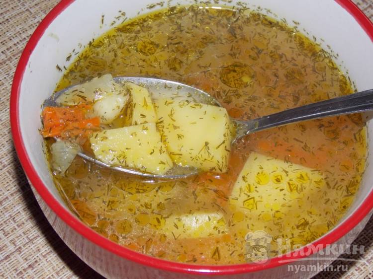 Постный картофельный суп с морковью и укропом в мультиварке