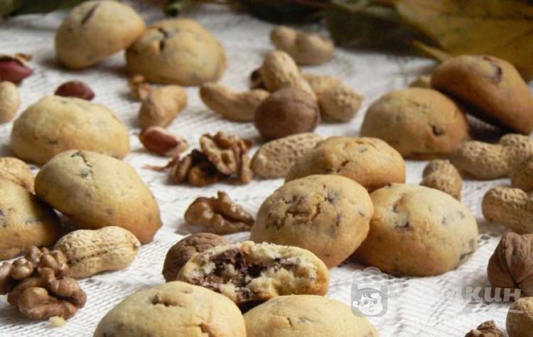 Домашнее печенье с орехами и шоколадом