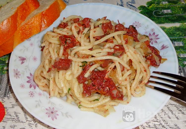 Спагетти с кровяной колбасой