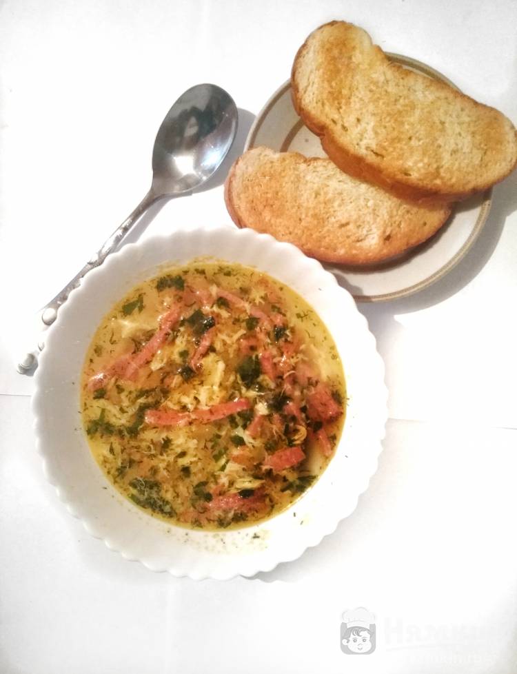 Овощной суп с яйцами и сырокопчёной колбаской