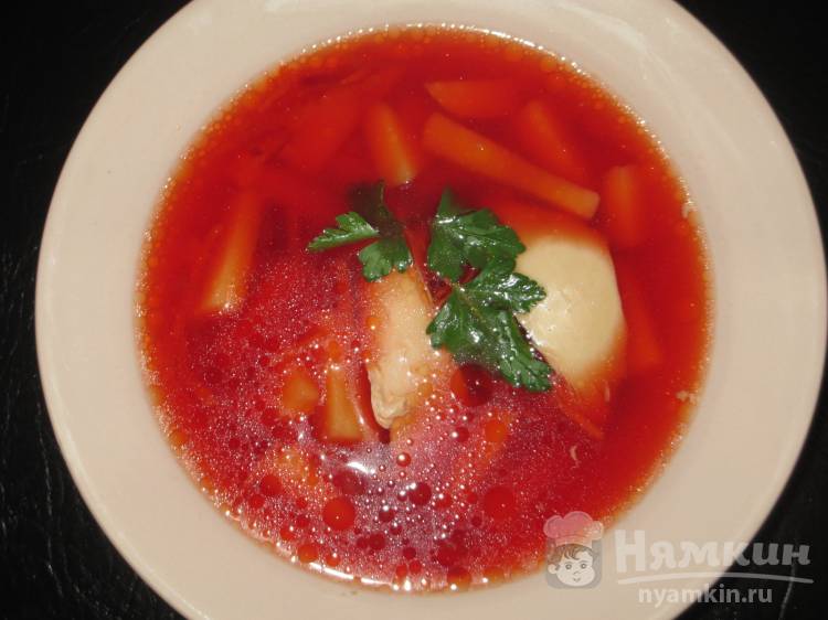 Картофельный суп со свёклой на бульоне из куриного окорочка