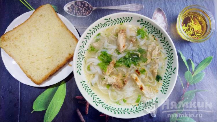 Вьетнамский суп фо бо с курицей