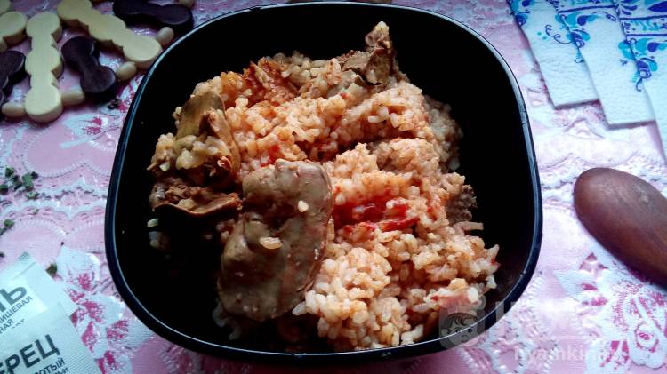 Рис с томатной пастой и печенью в мультиварке