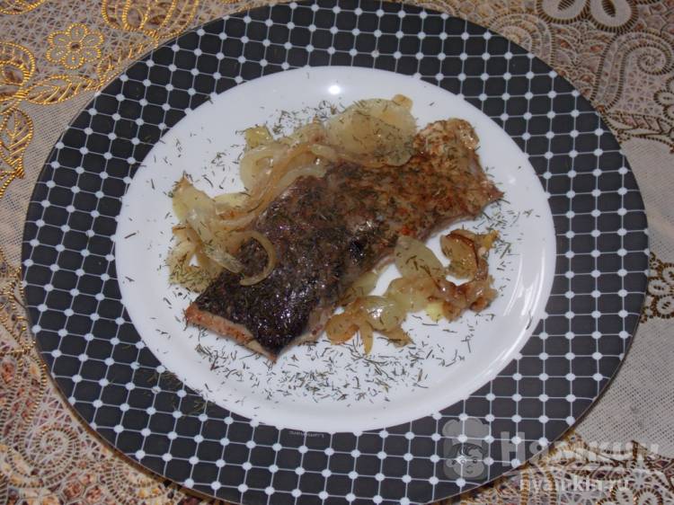 Рыба с луком и соевым соусом в фольге